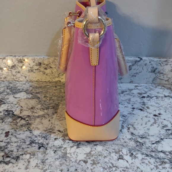 Dooney and Bourke Camden Tote. - Picture 3 of 7